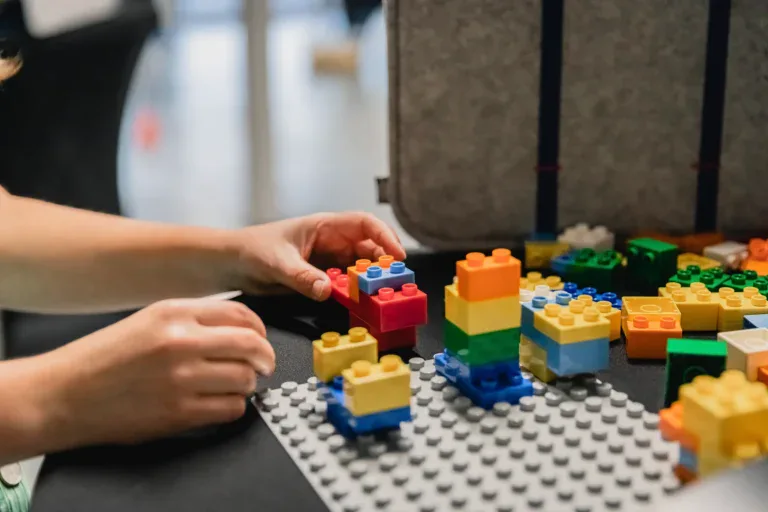 Communicatie en samenwerking teambuilding Bricks Battle