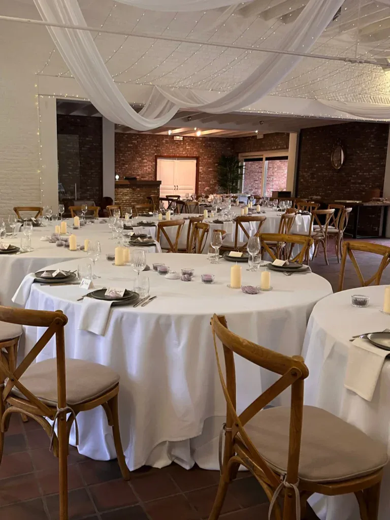Sfeervolle feestzaal van Blekenpoort in Mol